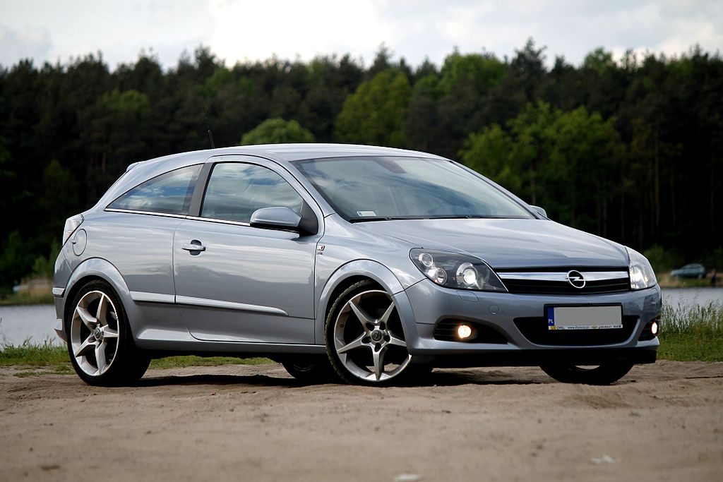 Opel Astra Gtc 1 4 Benzyna L4 Coupe 3 Drzwiowy L4 Opinie I Dane Techniczne