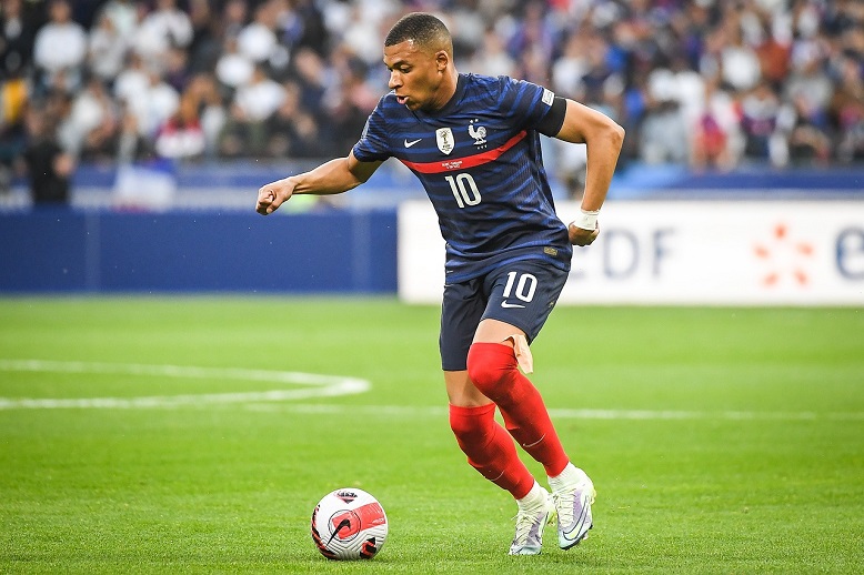 Czym jeździ Kylian Mbappe?